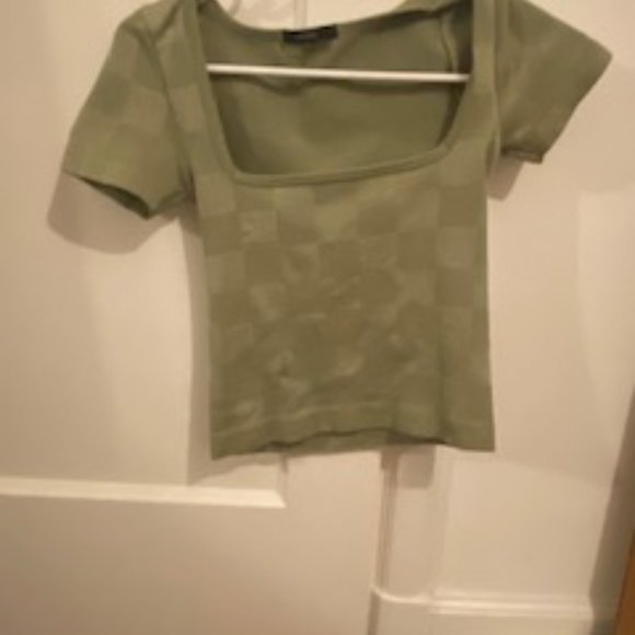 trendy green cropped top - Picture 2 of 3